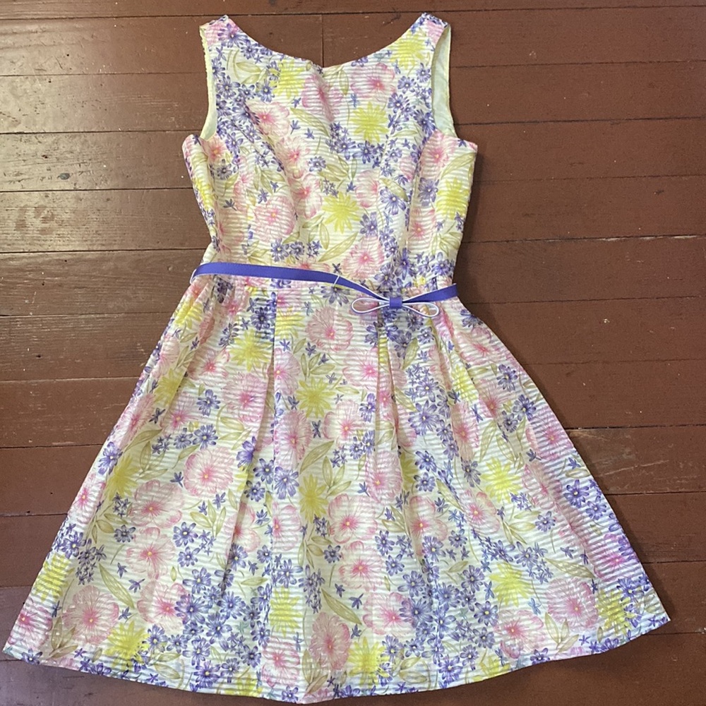 Gabby Skye Size 10 Fit & Flare Floral Sleeveless Belted Dress
